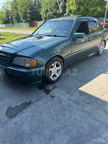 Mercedes 220 E-7