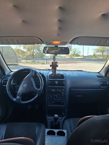 Opel Astra-10