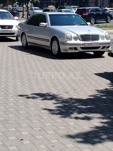 Mercedes E 200-1