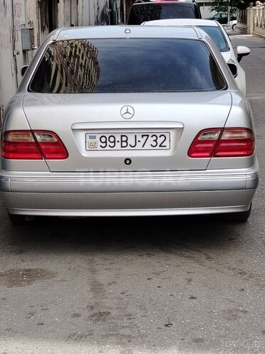 Mercedes E 200-2