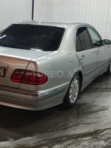 Mercedes E 200-4