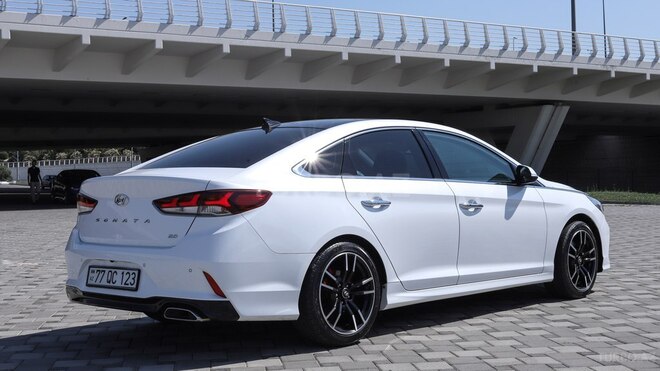 Hyundai Sonata-4