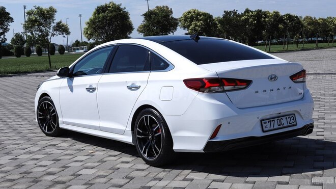 Hyundai Sonata-16