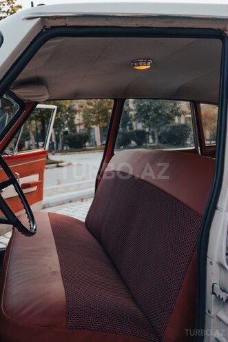 Plymouth Valiant-16