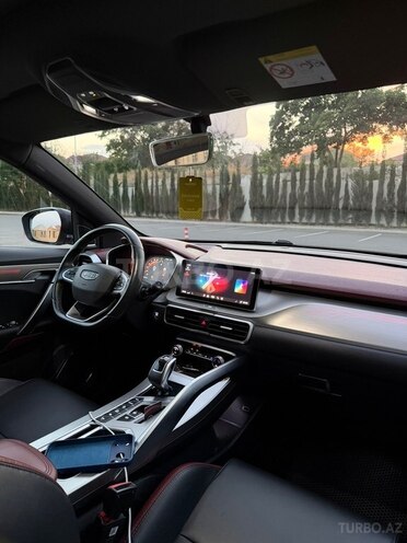 Geely Coolray-13