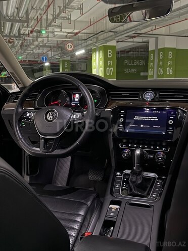 Volkswagen Passat-10