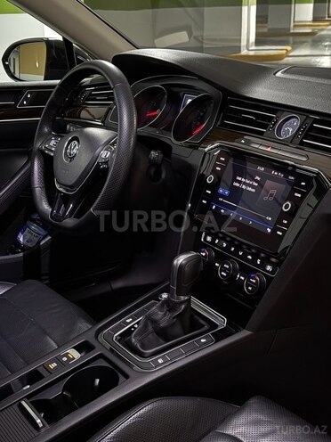 Volkswagen Passat-11