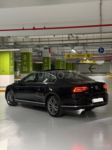 Volkswagen Passat-8