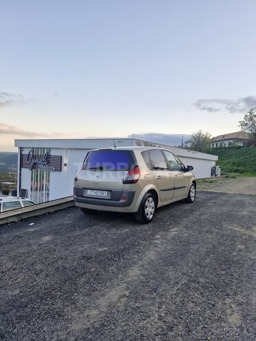 Renault Scenic-6