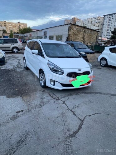 Kia Carens-1