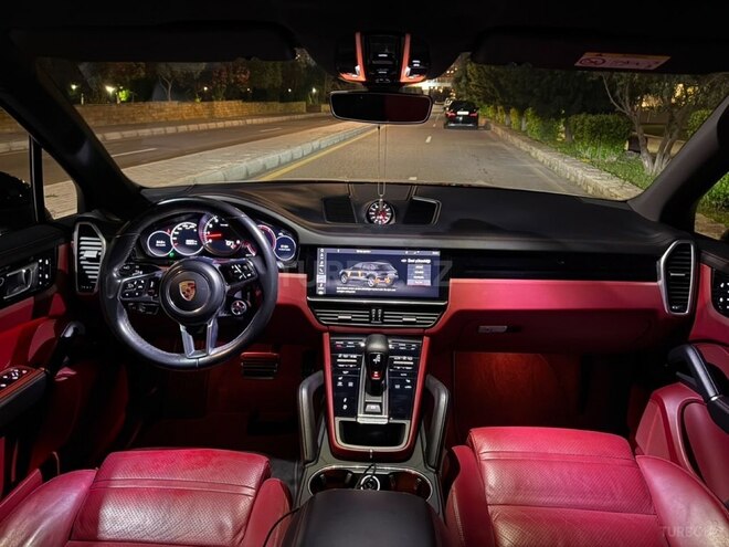 Porsche Cayenne S-12
