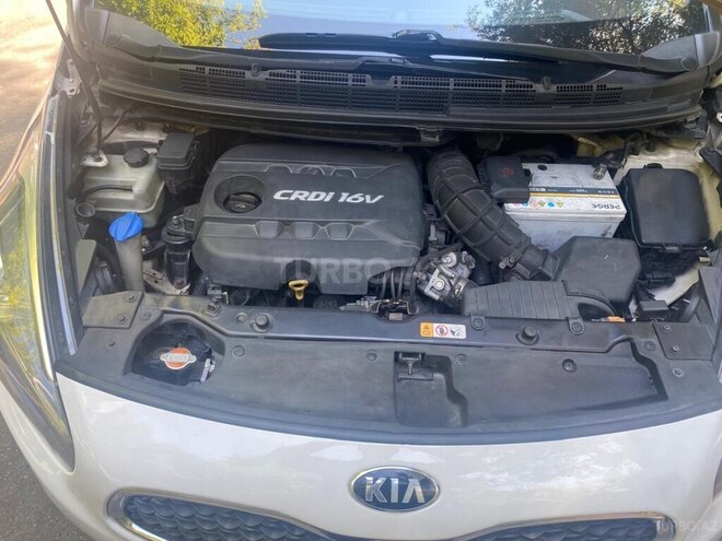 Kia Carens-6