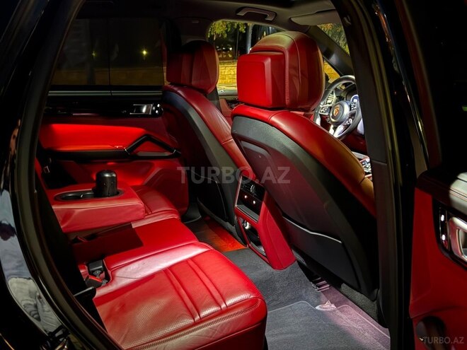 Porsche Cayenne S-10