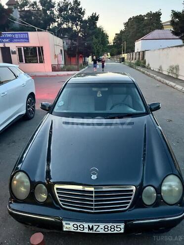 Mercedes E 220-1
