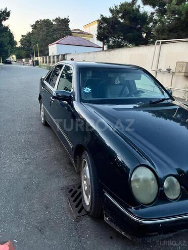 Mercedes E 220-2