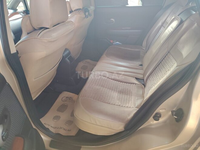Nissan Tiida-7