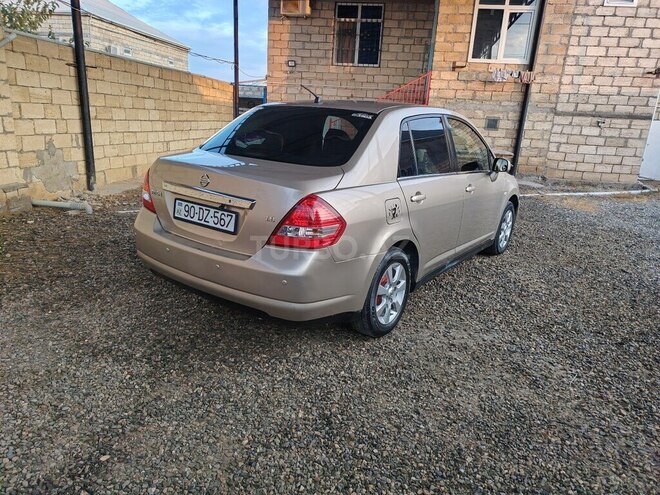 Nissan Tiida-9
