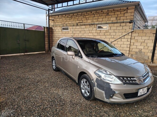 Nissan Tiida-2