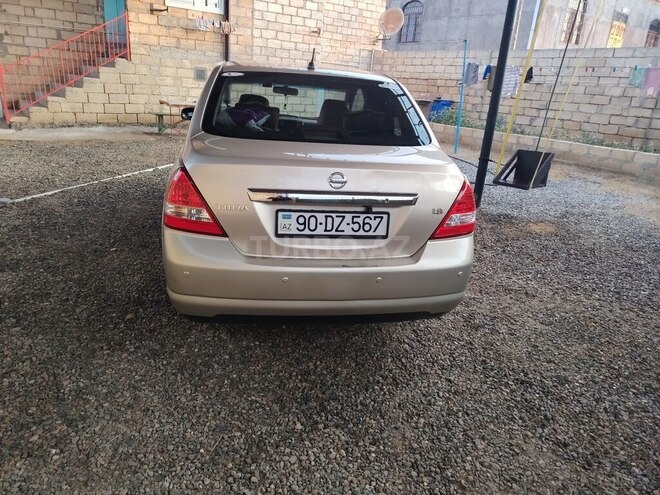Nissan Tiida-4