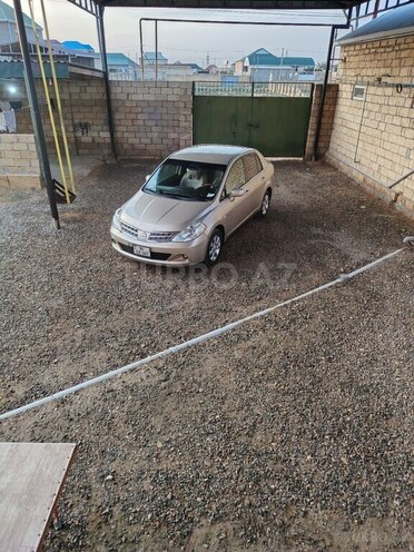 Nissan Tiida-1