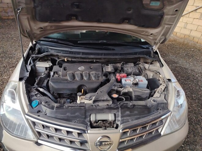 Nissan Tiida-8