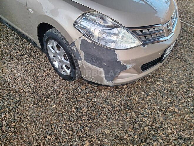 Nissan Tiida-5
