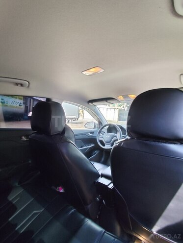 Hyundai Accent-6