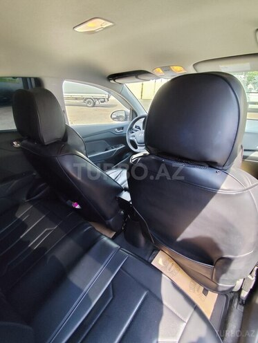 Hyundai Accent-7