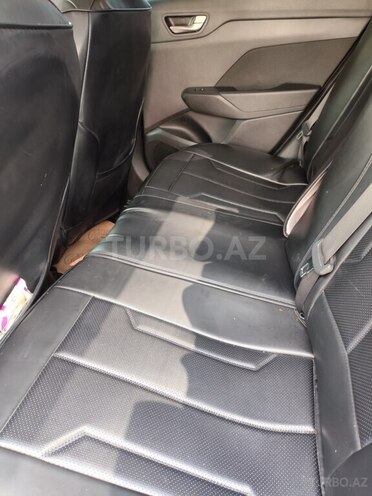 Hyundai Accent-8