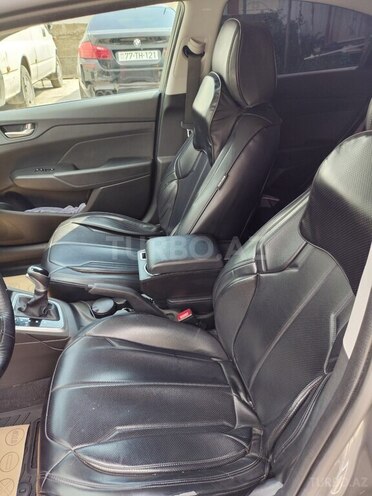 Hyundai Accent-10