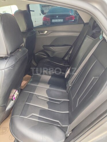 Hyundai Accent-9
