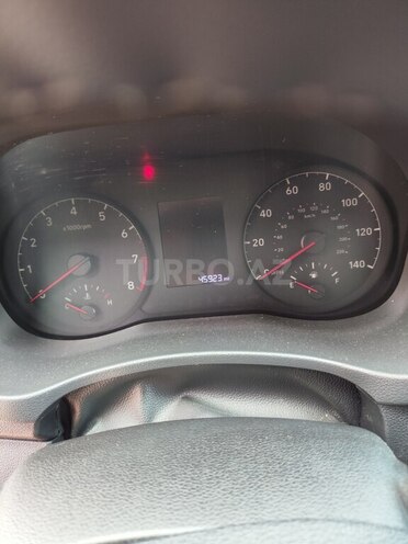 Hyundai Accent-12