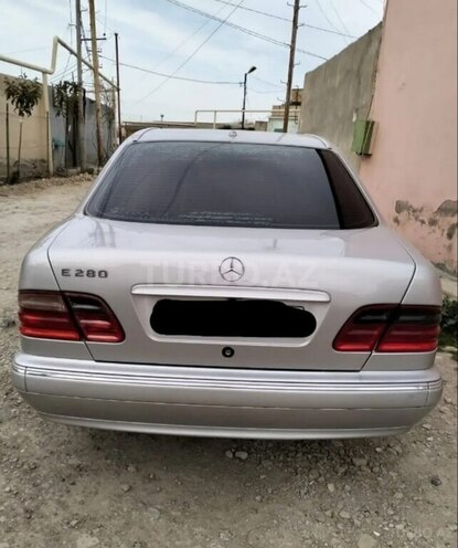Mercedes E 280 4MATIC-3