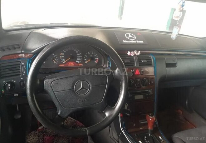 Mercedes E 280 4MATIC-6