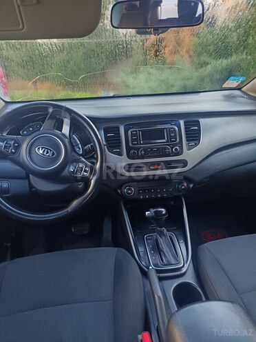 Kia Carens-3