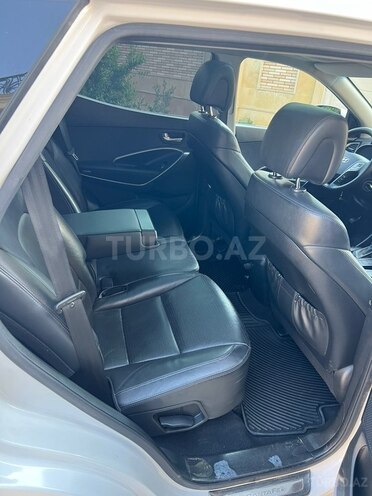 Hyundai Santa Fe-13