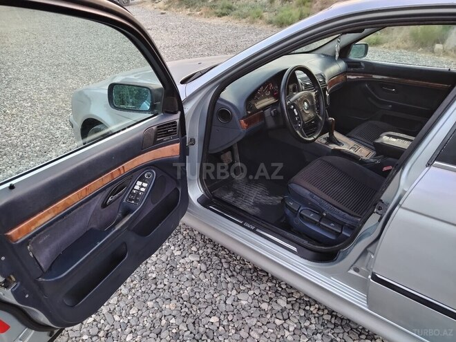 BMW 523-19