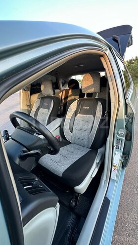 Toyota Prius-11
