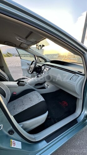 Toyota Prius-13