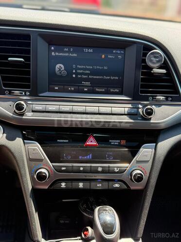 Hyundai Elantra-19