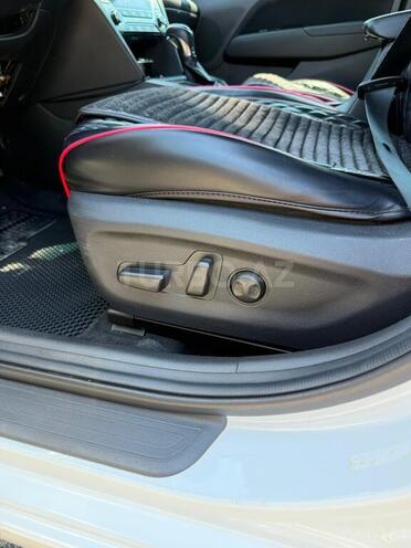 Hyundai Elantra-15