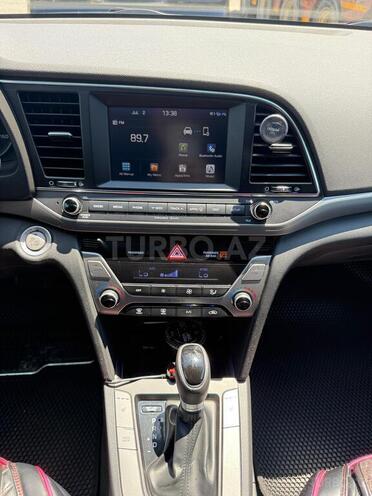 Hyundai Elantra-3