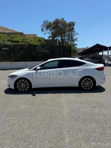 Hyundai Elantra-9