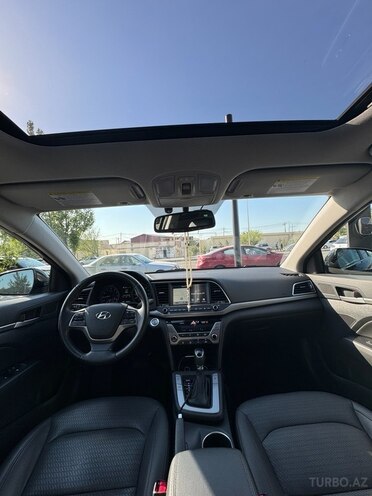 Hyundai Elantra-7