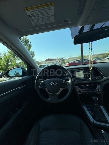 Hyundai Elantra-6