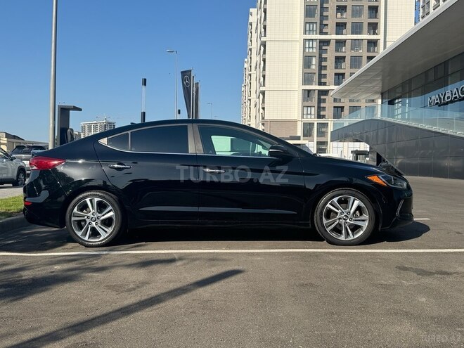 Hyundai Elantra-3