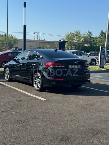 Hyundai Elantra-4