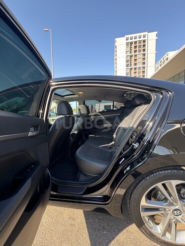 Hyundai Elantra-5