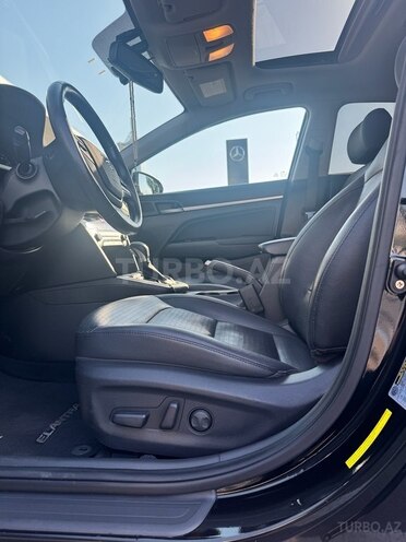 Hyundai Elantra-11