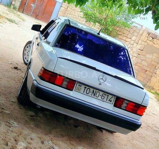 Mercedes 190-2